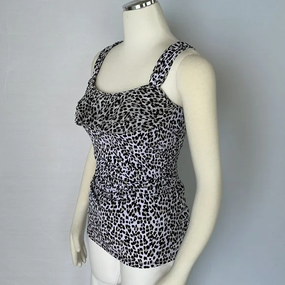 WHBM Leopard Ruffle Top Size Small - Picture 7 of 10